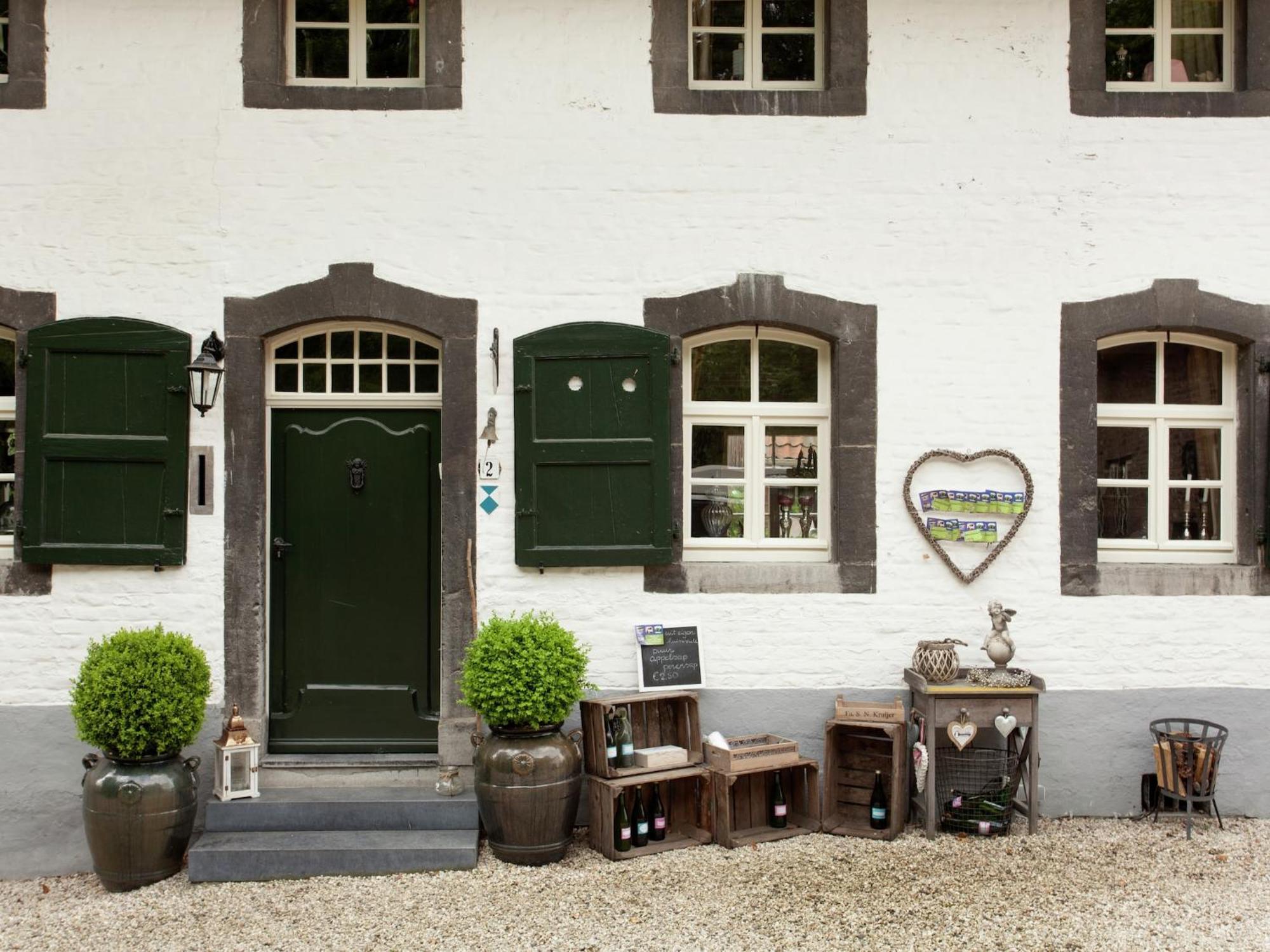 Stunning Holiday Home Near Forest In Slenaken Bagian luar foto