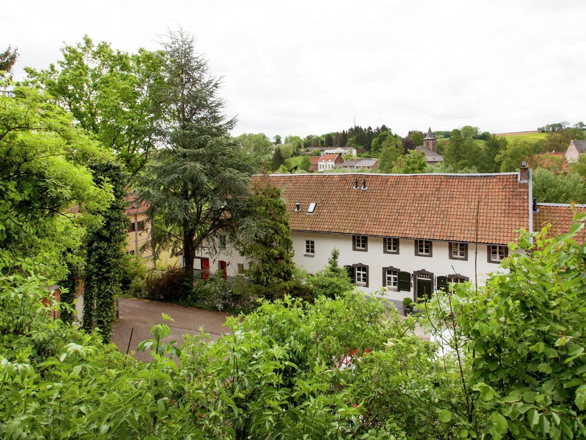 Stunning Holiday Home Near Forest In Slenaken Bagian luar foto