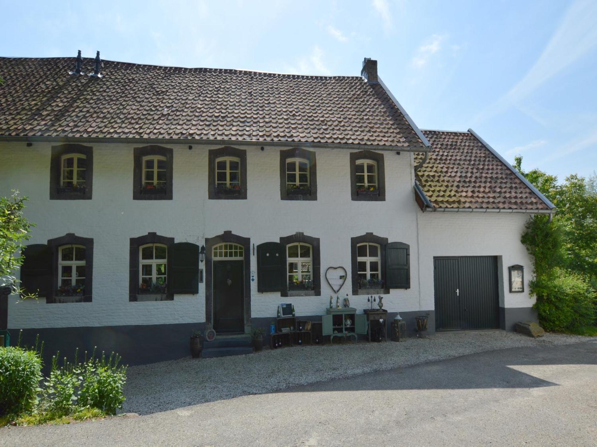 Stunning Holiday Home Near Forest In Slenaken Bagian luar foto