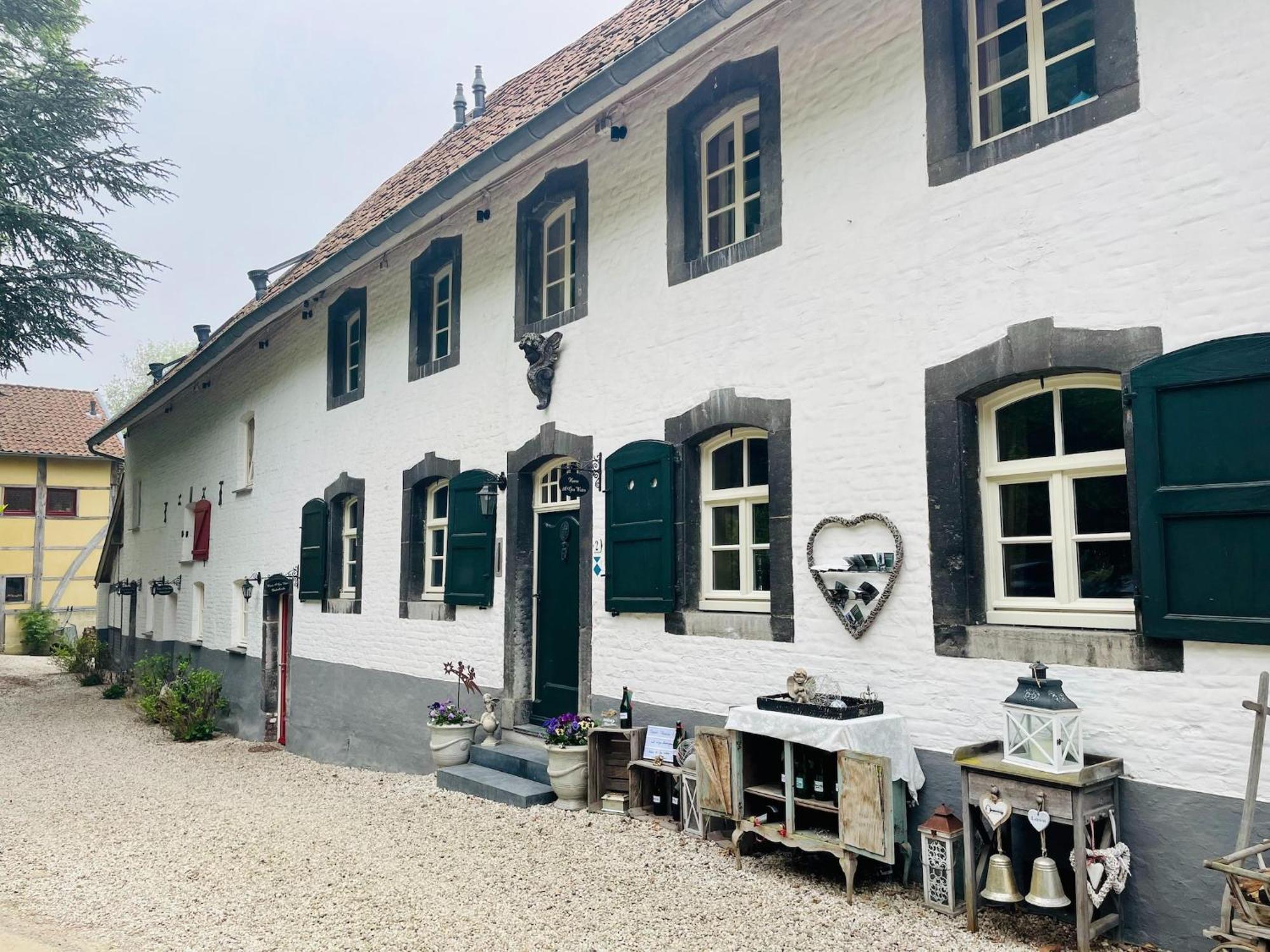 Stunning Holiday Home Near Forest In Slenaken Bagian luar foto